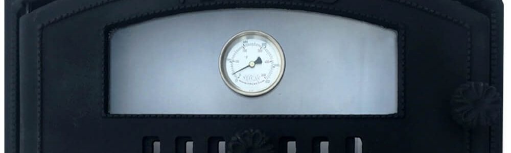 Die Kachelofentür ermöglicht den Zugang zum Ofen